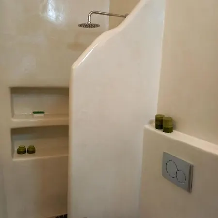 Nyaraló Tristrato *