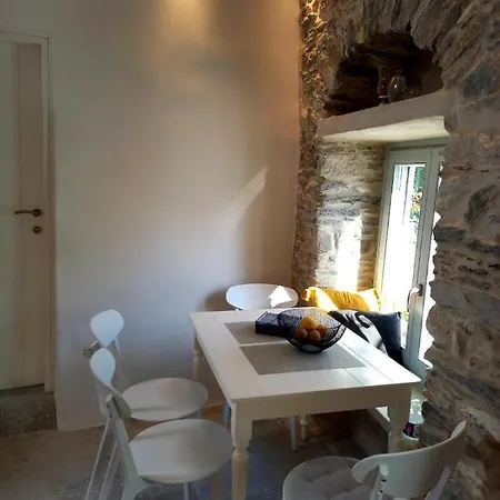 Tristrato Nyaraló *